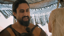 extant_GameOfThrones_6x01-TheRedWoman_4114