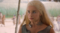 extant_GameOfThrones_6x01-TheRedWoman_4115