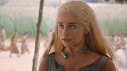 extant_GameOfThrones_6x01-TheRedWoman_4116