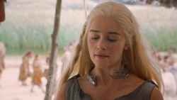 extant_GameOfThrones_6x01-TheRedWoman_4121