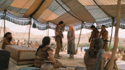 extant_GameOfThrones_6x01-TheRedWoman_4129