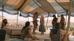 extant_GameOfThrones_6x01-TheRedWoman_4130