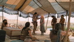 extant_GameOfThrones_6x01-TheRedWoman_4131