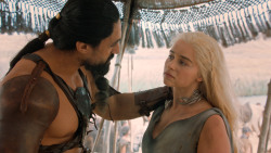 extant_GameOfThrones_6x01-TheRedWoman_4136