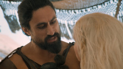 extant_GameOfThrones_6x01-TheRedWoman_4142
