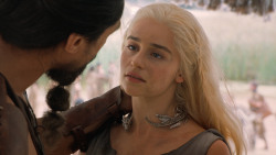 extant_GameOfThrones_6x01-TheRedWoman_4157