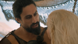 extant_GameOfThrones_6x01-TheRedWoman_4162
