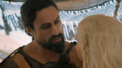 extant_GameOfThrones_6x01-TheRedWoman_4164