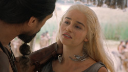 extant_GameOfThrones_6x01-TheRedWoman_4171