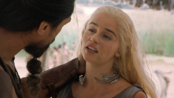 extant_GameOfThrones_6x01-TheRedWoman_4174