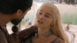 extant_GameOfThrones_6x01-TheRedWoman_4175