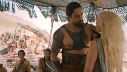 extant_GameOfThrones_6x01-TheRedWoman_4182