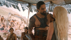 extant_GameOfThrones_6x01-TheRedWoman_4191