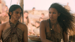 extant_GameOfThrones_6x01-TheRedWoman_4194