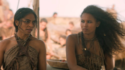extant_GameOfThrones_6x01-TheRedWoman_4195