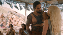 extant_GameOfThrones_6x01-TheRedWoman_4203