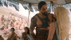 extant_GameOfThrones_6x01-TheRedWoman_4205
