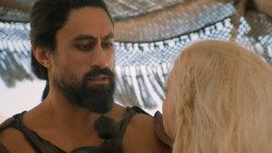 extant_GameOfThrones_6x01-TheRedWoman_4217