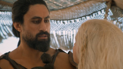 extant_GameOfThrones_6x01-TheRedWoman_4218