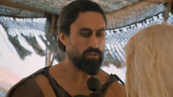 extant_GameOfThrones_6x01-TheRedWoman_4224
