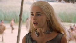 extant_GameOfThrones_6x01-TheRedWoman_4231