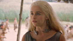 extant_GameOfThrones_6x01-TheRedWoman_4232