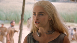 extant_GameOfThrones_6x01-TheRedWoman_4233