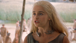 extant_GameOfThrones_6x01-TheRedWoman_4234
