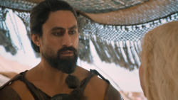 extant_GameOfThrones_6x01-TheRedWoman_4235