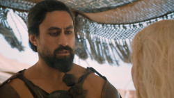 extant_GameOfThrones_6x01-TheRedWoman_4237