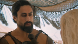extant_GameOfThrones_6x01-TheRedWoman_4238