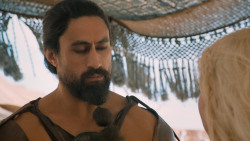 extant_GameOfThrones_6x01-TheRedWoman_4239
