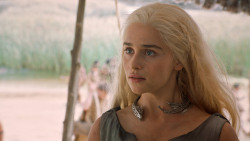 extant_GameOfThrones_6x01-TheRedWoman_4245
