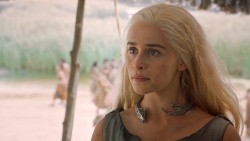 extant_GameOfThrones_6x01-TheRedWoman_4246