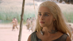 extant_GameOfThrones_6x01-TheRedWoman_4247