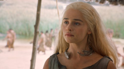 extant_GameOfThrones_6x01-TheRedWoman_4249
