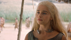 extant_GameOfThrones_6x01-TheRedWoman_4250