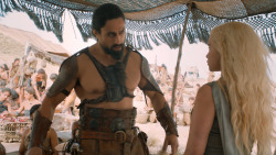 extant_GameOfThrones_6x01-TheRedWoman_4260