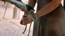 extant_GameOfThrones_6x01-TheRedWoman_4263