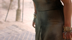 extant_GameOfThrones_6x01-TheRedWoman_4265