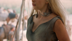 extant_GameOfThrones_6x01-TheRedWoman_4267