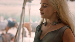 extant_GameOfThrones_6x01-TheRedWoman_4269