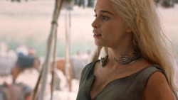 extant_GameOfThrones_6x01-TheRedWoman_4270
