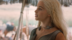 extant_GameOfThrones_6x01-TheRedWoman_4274