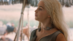 extant_GameOfThrones_6x01-TheRedWoman_4275
