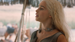 extant_GameOfThrones_6x01-TheRedWoman_4276