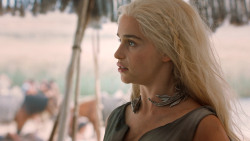 extant_GameOfThrones_6x01-TheRedWoman_4278