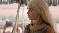extant_GameOfThrones_6x01-TheRedWoman_4281