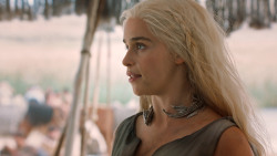 extant_GameOfThrones_6x01-TheRedWoman_4285