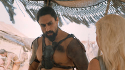 extant_GameOfThrones_6x01-TheRedWoman_4290